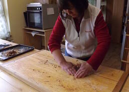 brigáda balení koláčů